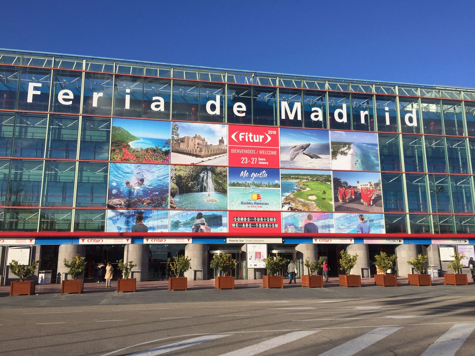 ESTA express estuvo en Fitur, la feria de turismo más importante de Europa junto con la ITB de Berlín, y la WTM de Londres, donde exponen las principales empresas de turismo, líneas aéreas, hoteles, touroperadores así como la representación de cada país y las características principales de su cultura. Un auténtico espectáculo de luz y [&hellip;]
