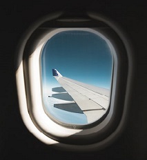 Cuando podremos volver a volar se ha convertido en la pregunta del millón. Las líneas aéreas que hayan podido sobrevivir a la situación creada por el covid-19 están adaptando su servicio para cumplir con las nuevas normas de distanciamiento. Este objetivo no es fácil ya que las cabinas de avión tienen el tamaño que tienen, […]